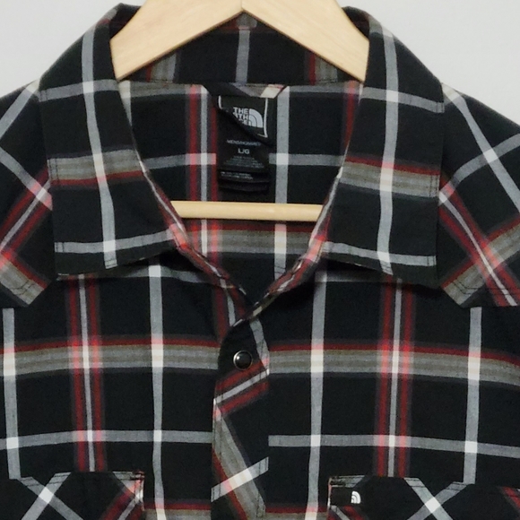 North Face short sleeved button down - Picture 2 of 3